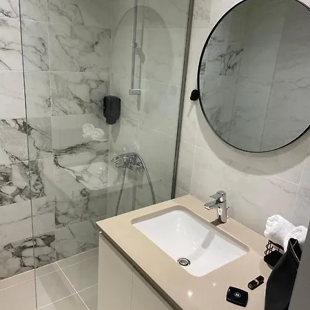 Bw Sky View Waterfront Apartment Belgrad